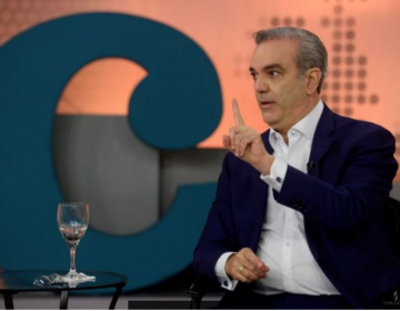 Abinader reta a la oposici&oacute;n a que diga &ldquo;cu&aacute;l era la alternativa para evitar las deudas&rdquo;