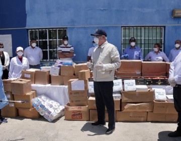 Luis Abinader visita obispo, pastores y movimiento social, entrega ayuda en barrios y hospitales de SFM, Pimentel, Castillo y Villa Riva