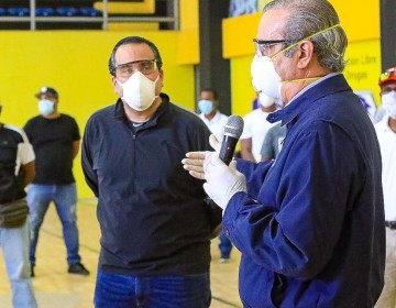 Abinader entrega ayuda a atletas Dominicanos 