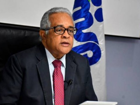 Ministro de Salud P&uacute;blica critica deficiencia en atenciones que ofrecen desde el *462