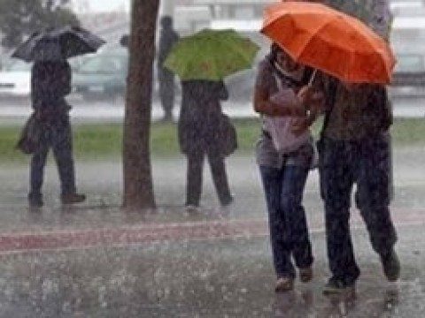 COE emite alerta verde para seis provincias por lluvias