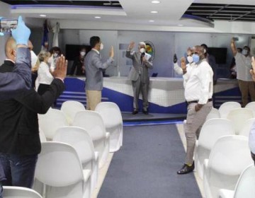 PRD juramenta exdirigentes del PRM, Fuerza del Pueblo, Movimiento Rebelde y empresarios