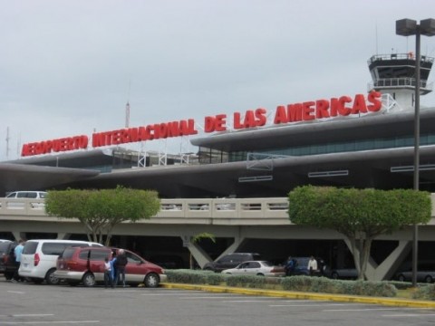 Cancelan vuelos en aeropuerto Las Am&eacute;ricas por Coronavirus