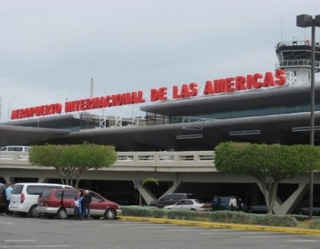 Cancelan vuelos en aeropuerto Las Am&eacute;ricas por Coronavirus