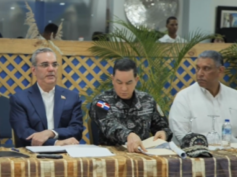 Presidente Abinader encabeza reuni&oacute;n de seguimiento de la seguridad ciudadana en la Polic&iacute;a Nacional