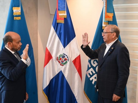 Aguilera juramenta a Luis Valdez como nuevo vicepresidente ejecutivo de Seguros Reservas