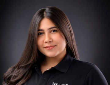 Alcald&iacute;a de Santiago reconoce a Alba Carolina V&aacute;squez como Hija destacada del Municipio