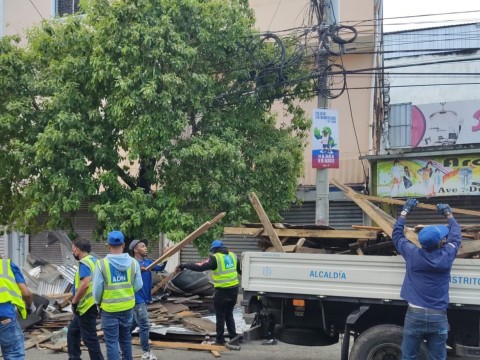 Alcald&iacute;a del DN recibe respaldo de asociaciones de buhoneros para recuperar espacios ocupados en las avenidas Duarte y Par&iacute;s