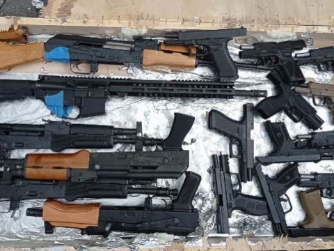 Decomisan apreciable cantidad de armas de fuego, en el muelle de Haina 