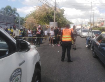 Desconocidos ultiman oficial de la PN para despojarlo de su arma de fuego en el sector Las Caobas SDO