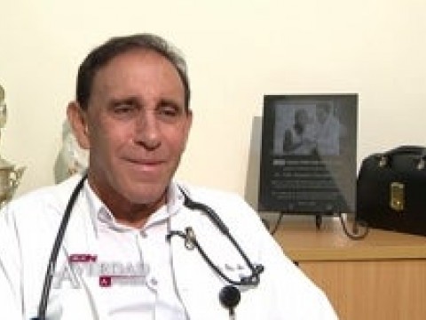Dr. Cruz Jimini&aacute;n contin&uacute;a con extraordinaria mejor&iacute;a: ayer pidi&oacute; comida y dijo su nombre 