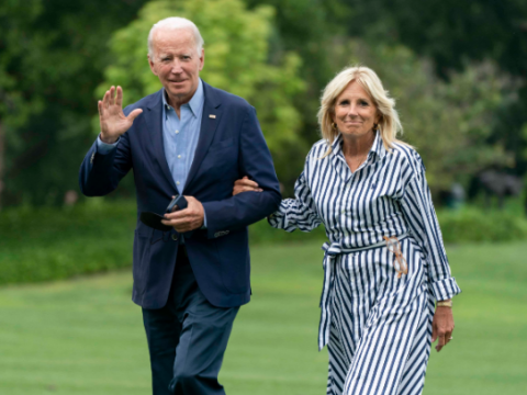 En Kentucky, Biden busca llevar esperanza a v&iacute;ctimas de las inundaciones y al pa&iacute;s