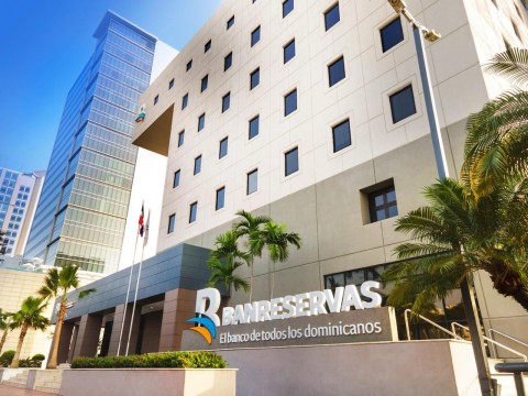 Abinader destaca que m&aacute;s de un mill&oacute;n de dominicanos se bancarizaron en 2025 a trav&eacute;s de Banreservas