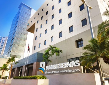 Abinader destaca que m&aacute;s de un mill&oacute;n de dominicanos se bancarizaron en 2025 a trav&eacute;s de Banreservas