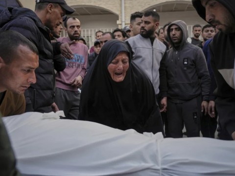 Israel rompe el alto el fuego en Gaza con bombardeos que matan a 404 palestinos