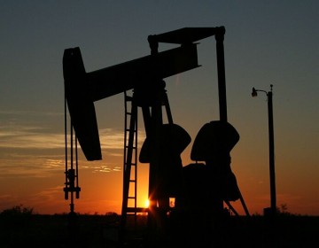 Se disparan precios del petr&oacute;leo de Texas 