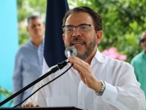 Alianza Pa&iacute;s se queja de que ANJE no invitara a Guillermo Moreno al debate con candidatos