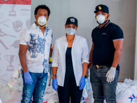 B&eacute;isbolistas donan recursos a personas de escasos recursos 