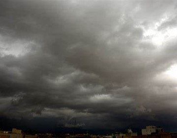 Indomet dice campos nubosos provocar&aacute;n aguaceros este martes