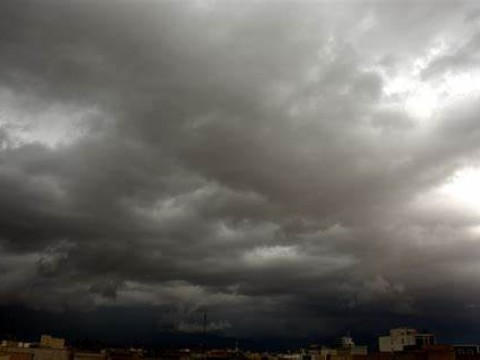 Indomet dice campos nubosos provocar&aacute;n aguaceros este martes