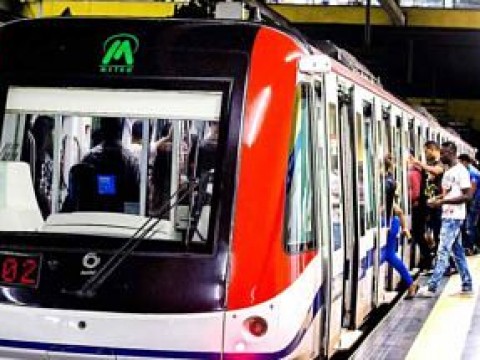 Cientos de usuarios dejan de usar el metro tras las medidas anunciadas por el Presidente Medina