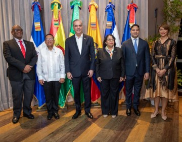 Presidente Abinader asiste a apertura de clase magistral que busca fortalecer la transparencia y rendici&oacute;n de cuentas a nivel internacional