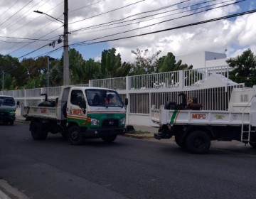 El Albergue Ol&iacute;mpico es fumigado por brigadas de Obras P&uacute;blicas