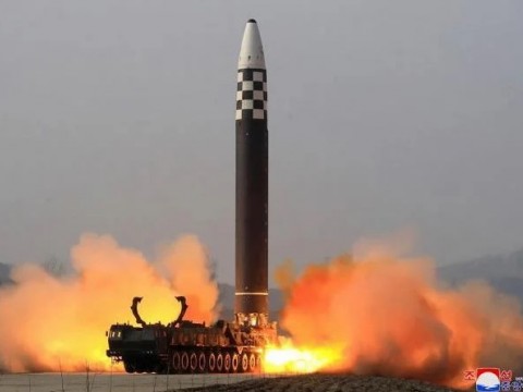 Varios pa&iacute;ses denuncian "militarizaci&oacute;n" de parte de Rusia de central nuclear de Zaporiyia
