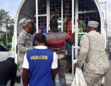 El Gobierno en fuego cruzado por las deportaciones