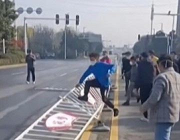 trabajadores de f&aacute;brica iPhone en China aceptan oferta para irse tras protestas