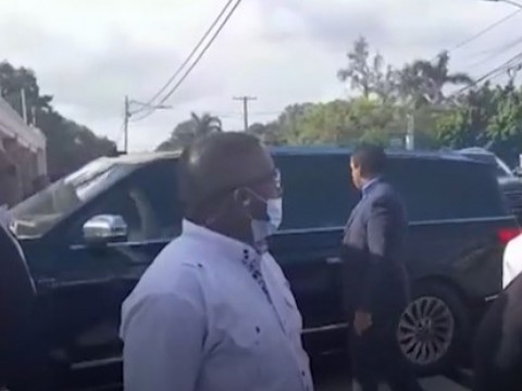 Presidente Abinader asiste al velatorio de Amable Aristy Castro