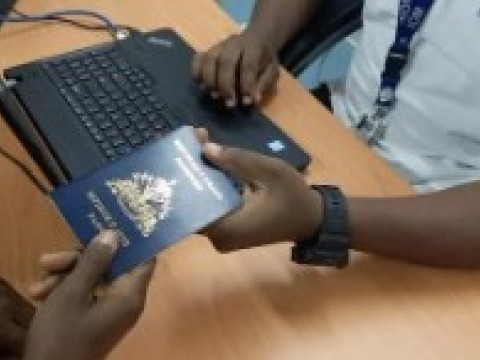 Contin&uacute;a negocio de visas en Hait&iacute; con oficinas cerradas
