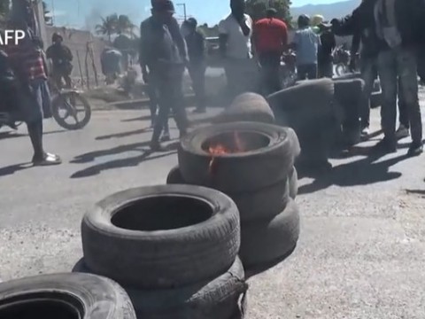 Polic&iacute;as protestan en Hait&iacute; tras el asesinato de seis agentes