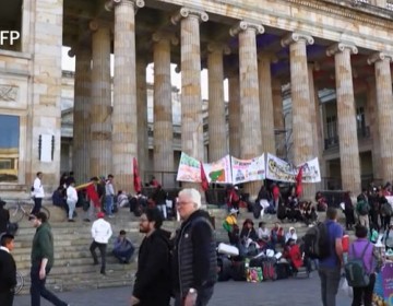 Cientos de manifestantes intentan irrumpir en el Congreso de Colombia