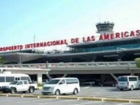 Apresan hombre que intent&oacute; abordar avi&oacute;n sin autorizaci&oacute;n en Las Am&eacute;ricas