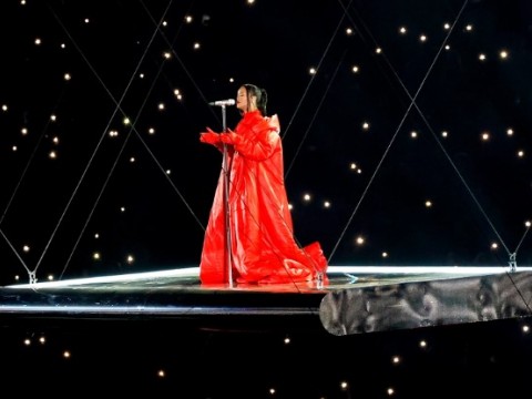 Rihanna emociona con sus mejores &eacute;xitos en el &ldquo;Halftime Show&rdquo; del Super Bowl