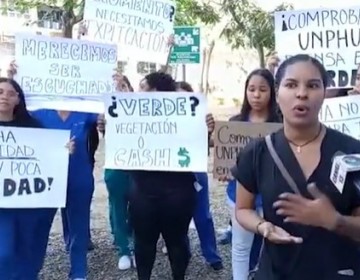 Estudiantes de la UNPHU protestan por aumento de la matr&iacute;cula por cuatrimestre