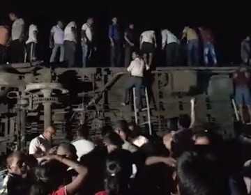 Al menos 233 muertos y 900 heridos en un choque entre trenes en el este de India