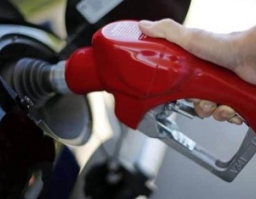 Gobierno de Venezuela revisa estrategias para aumentar la producci&oacute;n de gasolina