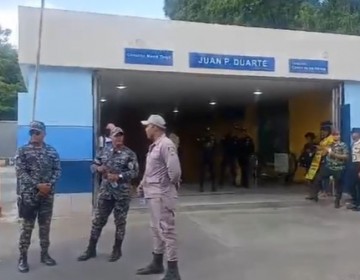 Conductores de trenes del Metro contin&uacute;an sus reclamos en la estaci&oacute;n Juan Pablo Duarte