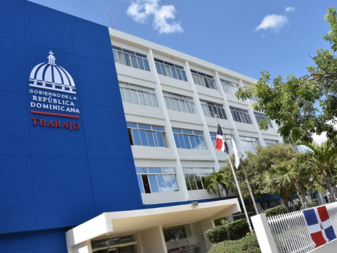 Ministerio de Trabajo invita a Feria de Empleo en Santiago 