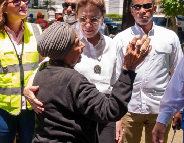 Carolina encabeza operativos de recuperaci&oacute;n en Gazcue, el malec&oacute;n, Ciudad Colonial y Zona Universitaria por fuertes vientos