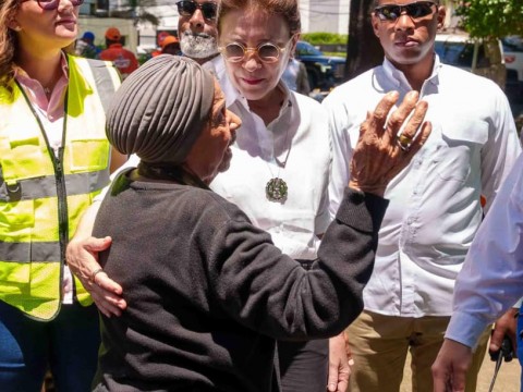 Carolina encabeza operativos de recuperaci&oacute;n en Gazcue, el malec&oacute;n, Ciudad Colonial y Zona Universitaria por fuertes vientos