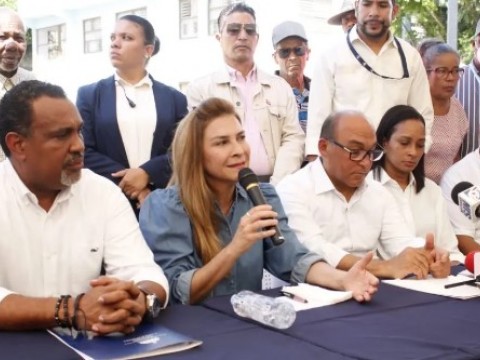 Gobierno inicia proceso construcci&oacute;n de casas en Los R&iacute;os