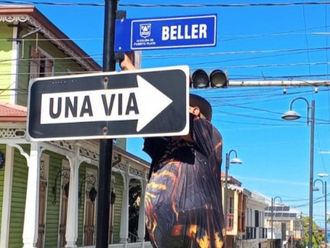 Avanzan jornadas de se&ntilde;alizaci&oacute;n y rotulaci&oacute;n de calles en Centro Hist&oacute;rico, Puerto Plata