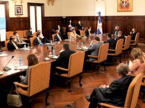 Medina trata apertura de la econom&iacute;a con empresarios, sindicalistas y las iglesias