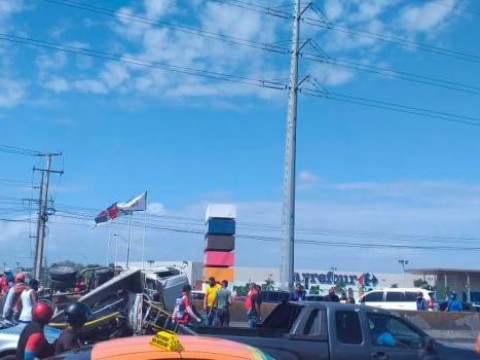 Al menos un muerto en accidente que involucra a varios veh&iacute;culos frente a Carrefour