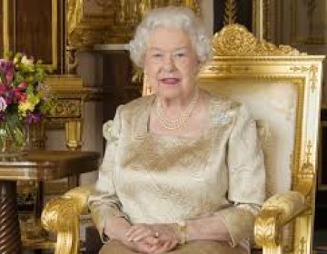 Reina regresa a sus deberes reales tras deceso de Felipe