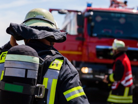 Bomberos logran sofocar incendio en zona boscosa de la Charles de Gaulle 