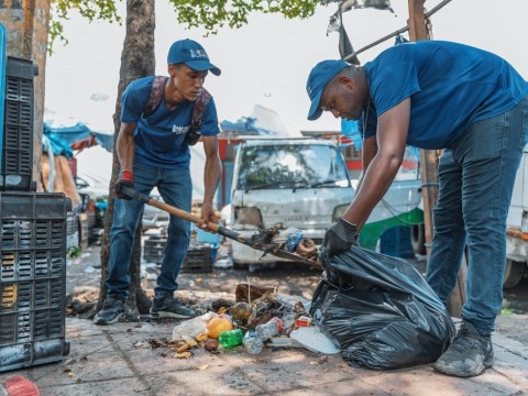 Alcald&iacute;a DN realiza jornada de limpieza en el Mercado Nuevo de la avenida Duarte